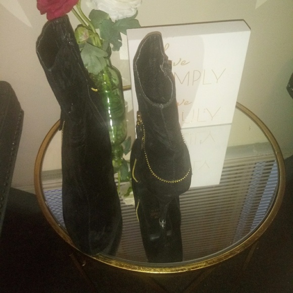 Ankle black faux suede booties - Picture 5 of 5